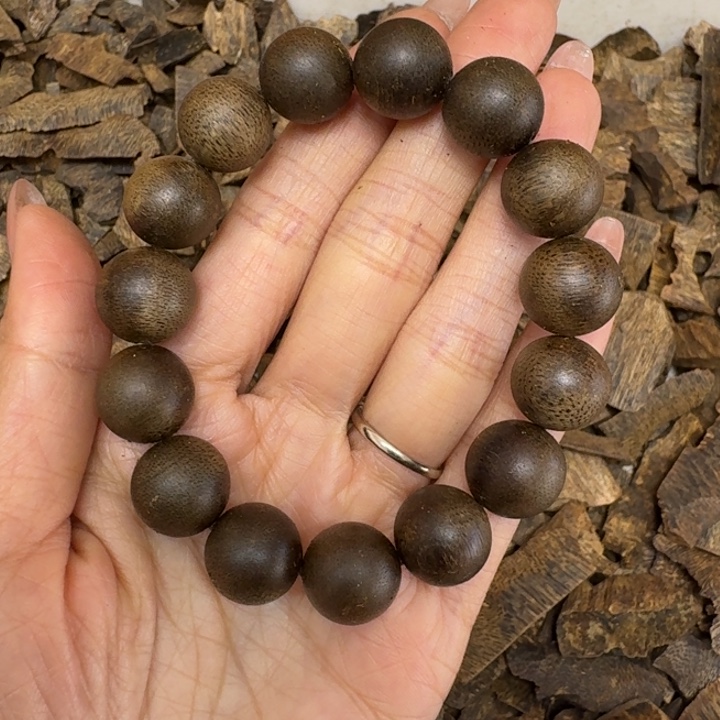 沉香手串海南莺歌绿沉浮一条