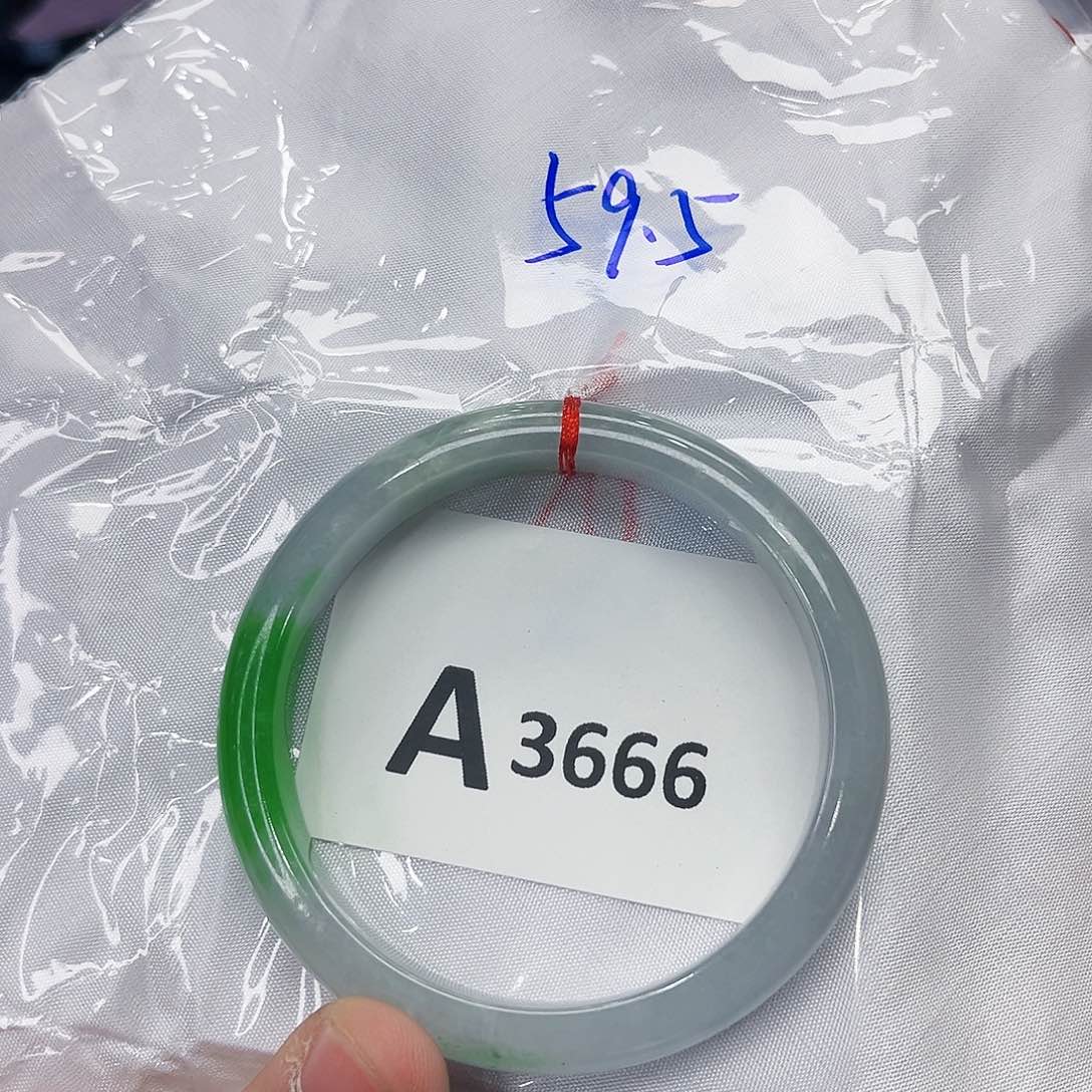 翡翠手镯未镶嵌多样性