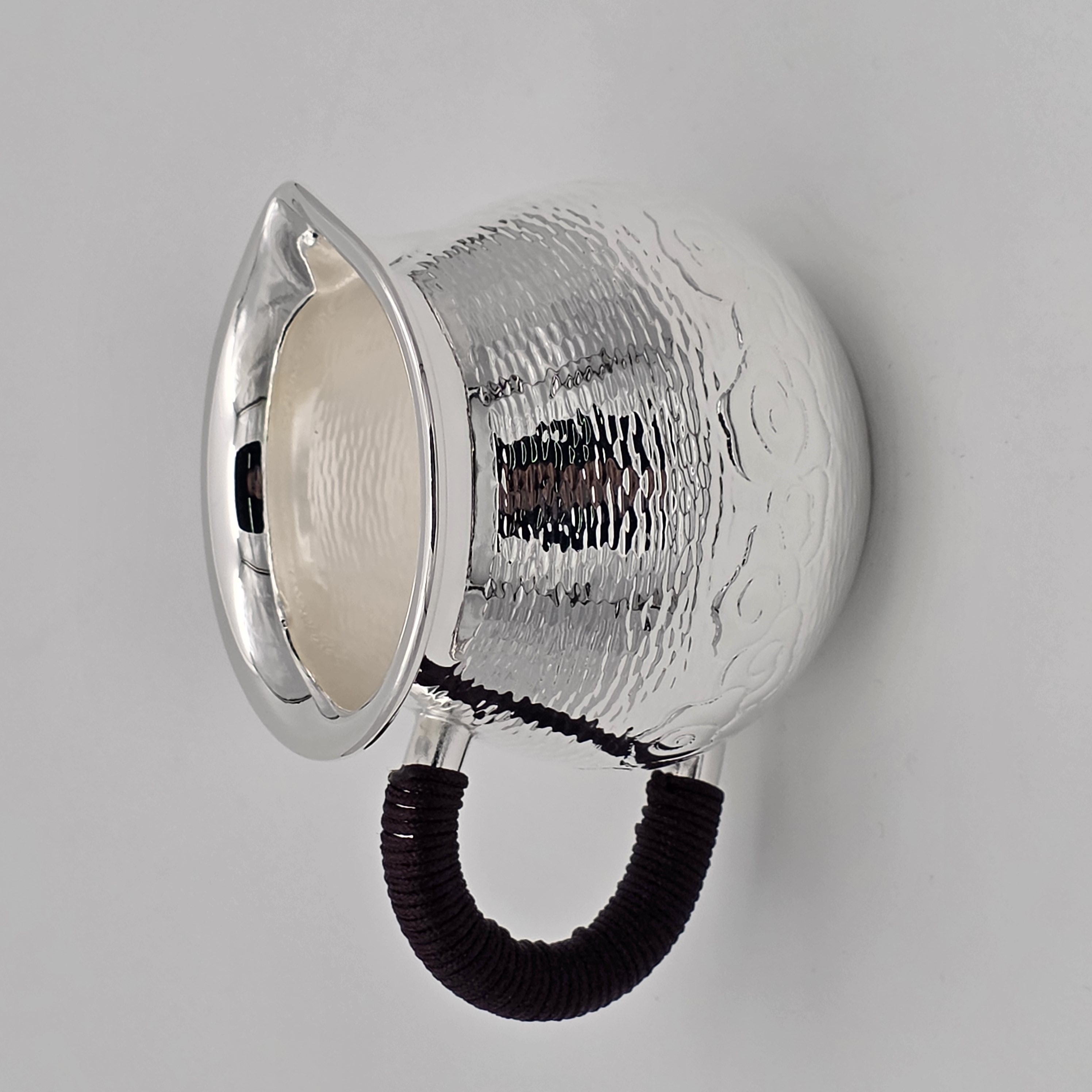 手工锤纹祥云公道杯