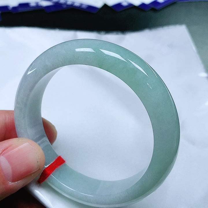 翡翠手镯未镶嵌翡翠手镯未镶嵌