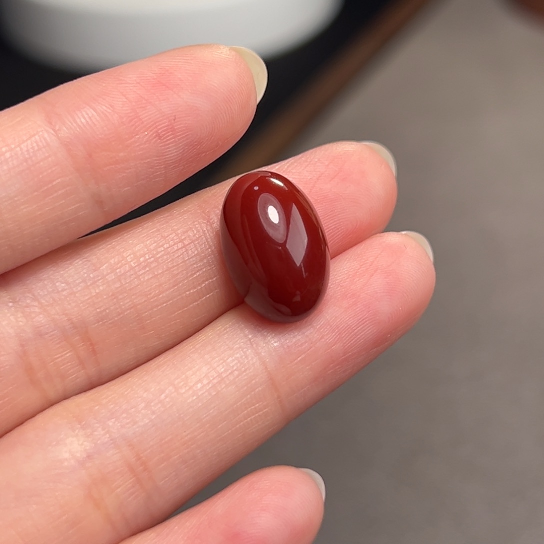 未镶嵌蛋面南红玛瑙朝*?牛血红蛋面