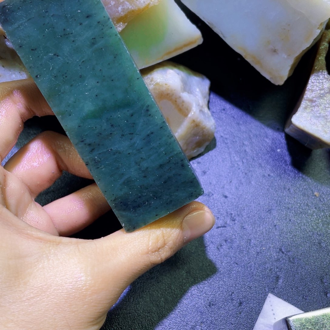 和田玉未镶嵌珠宝半成品