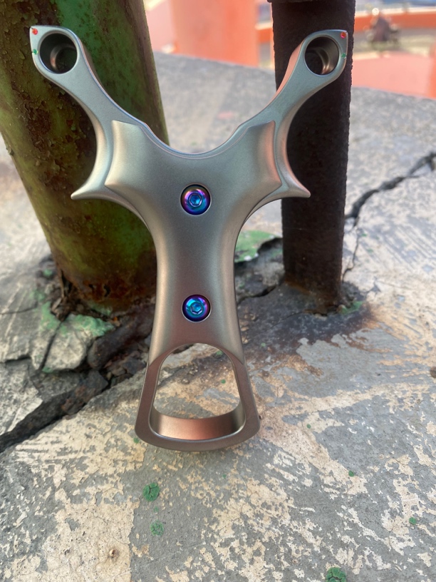 赤焰单卡户外竞技弹弓钛合金材质成人高精度解压弹弓