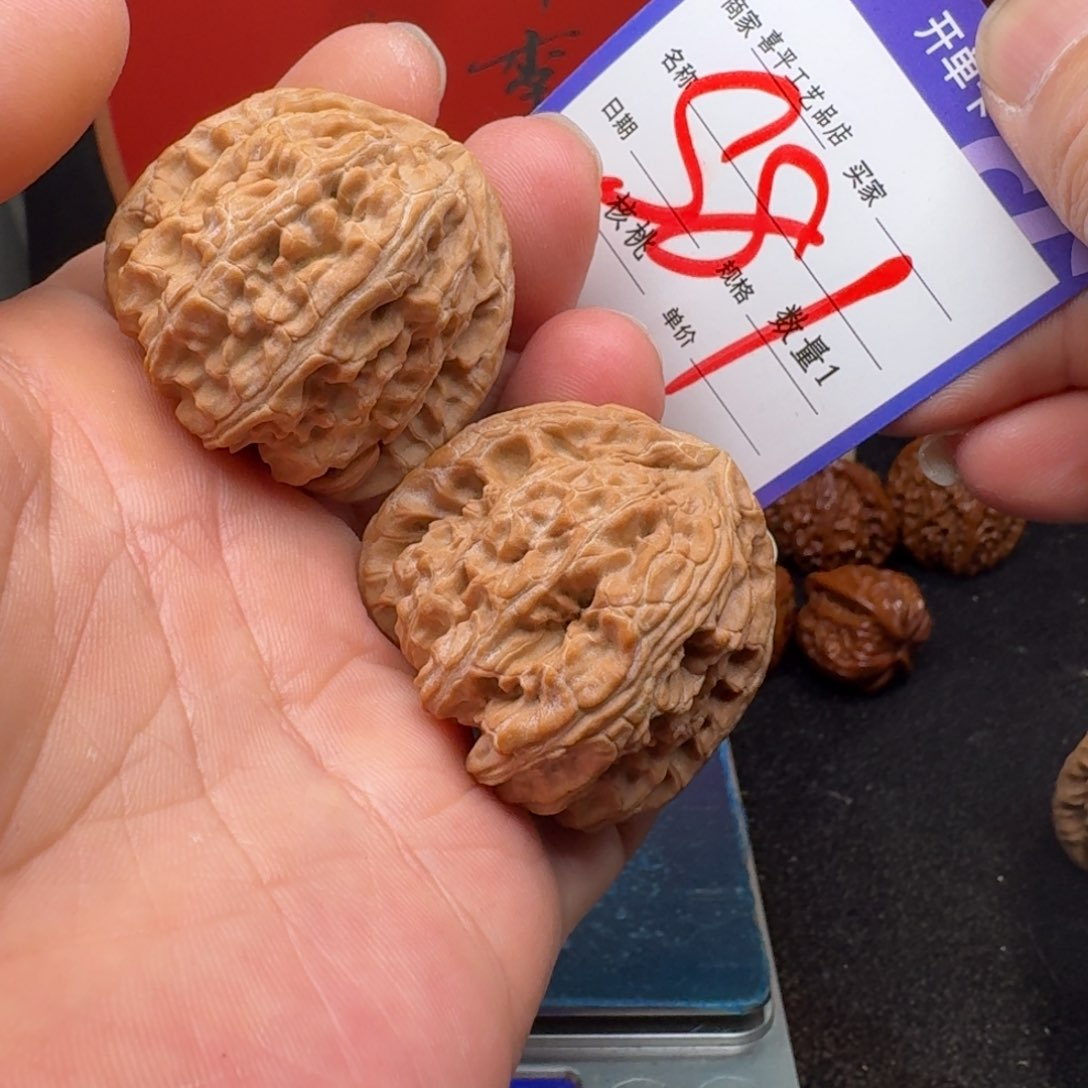 文玩核桃把件4 1三角白