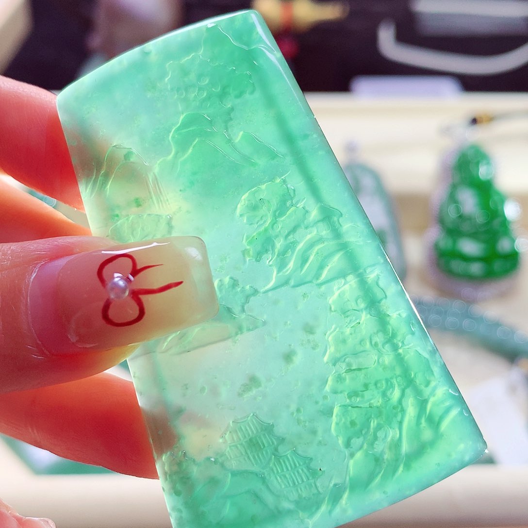 翡翠颈饰未镶嵌天然