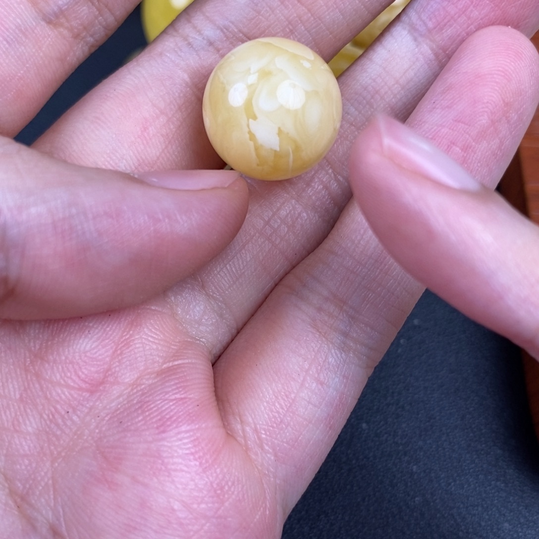 裸石琥珀未镶嵌浓蜡瓷白60