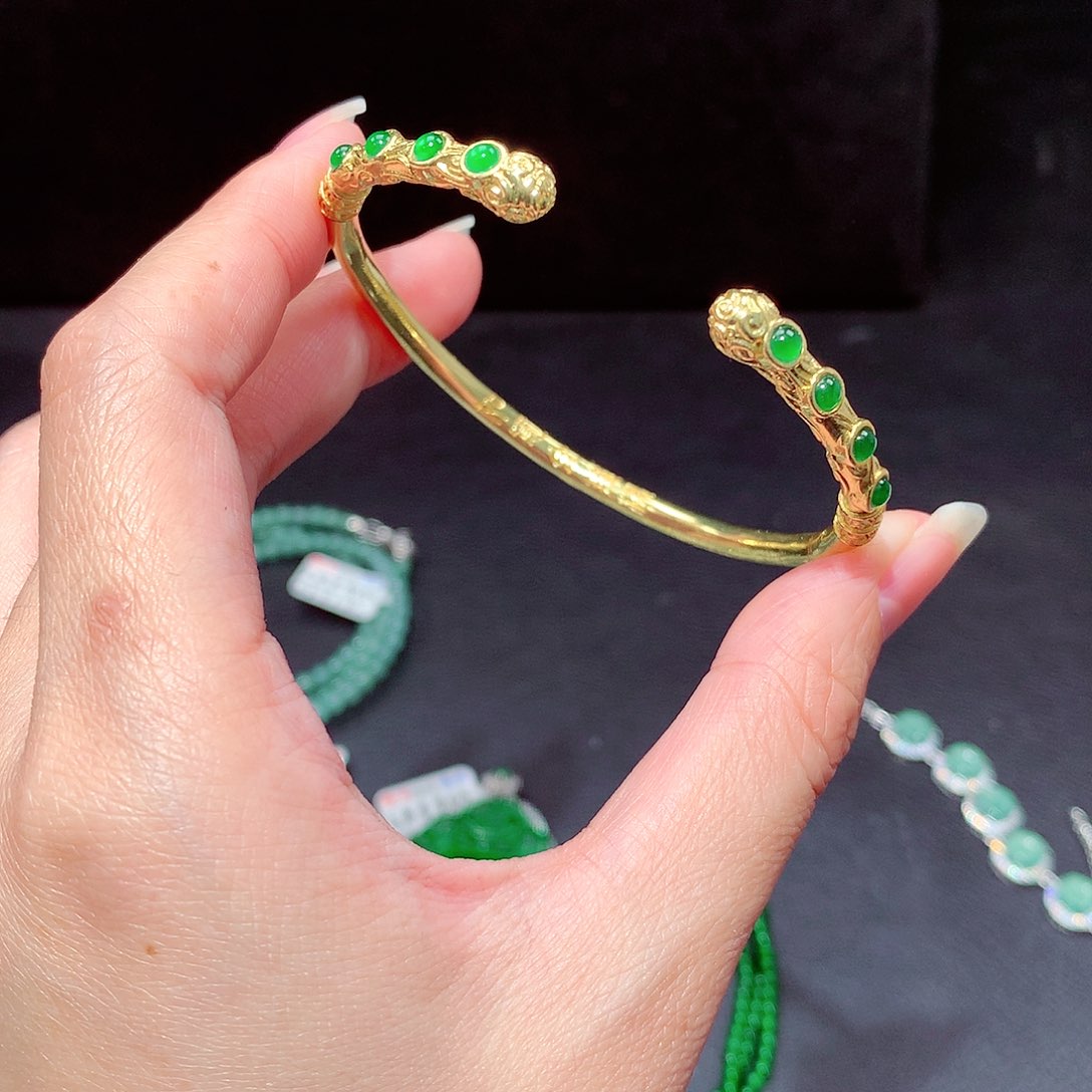 【闪购商品】翡翠吊坠(不含链)未镶嵌