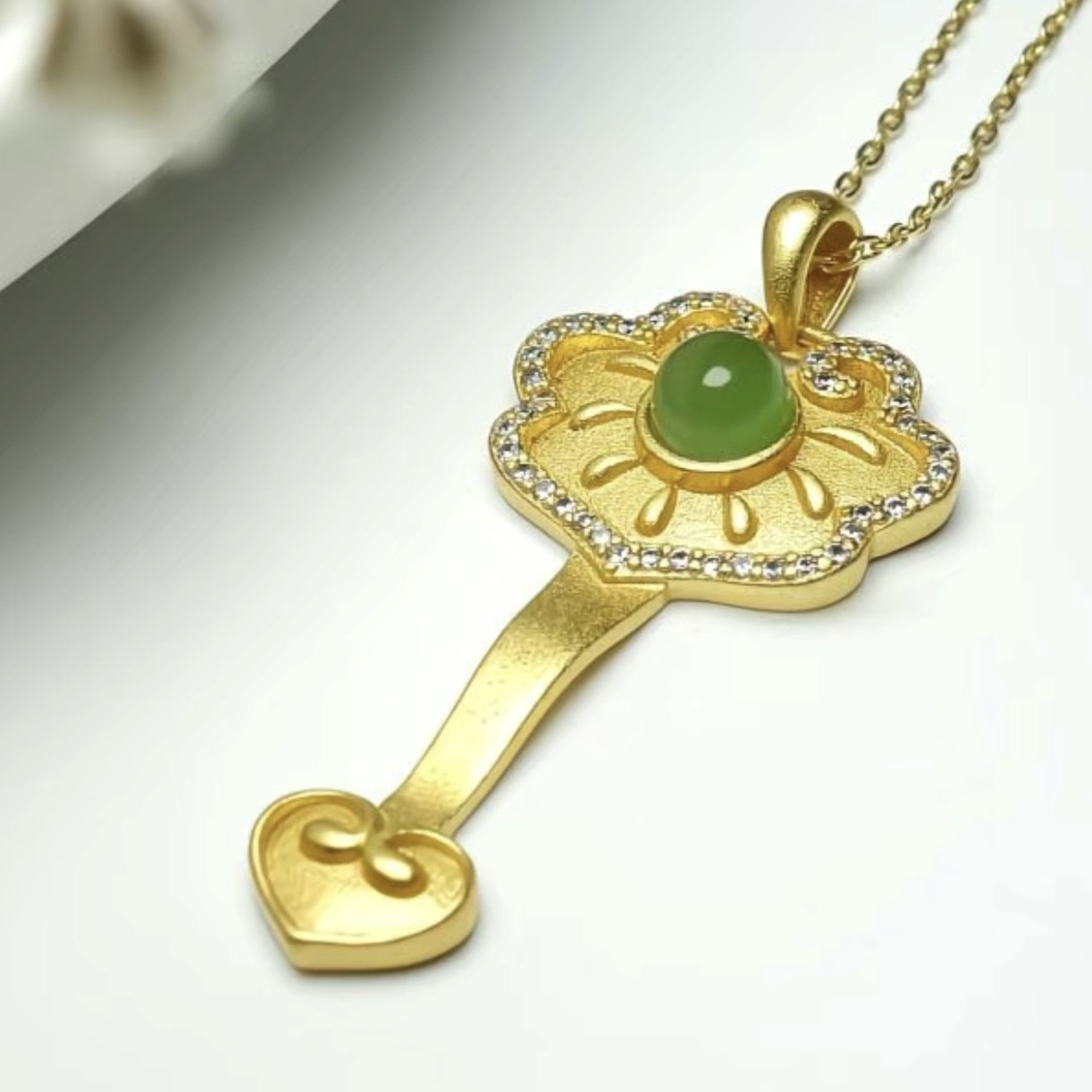 和田玉金色钥匙镂空吊坠时尚百搭气质项链