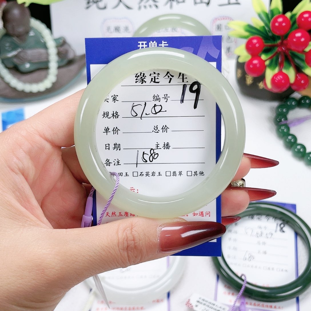 和田玉手镯未镶嵌