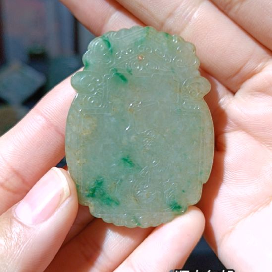 翡翠颈饰未镶嵌安**在