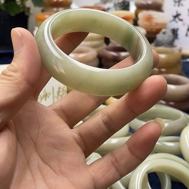 石英质玉手镯未镶嵌?****?