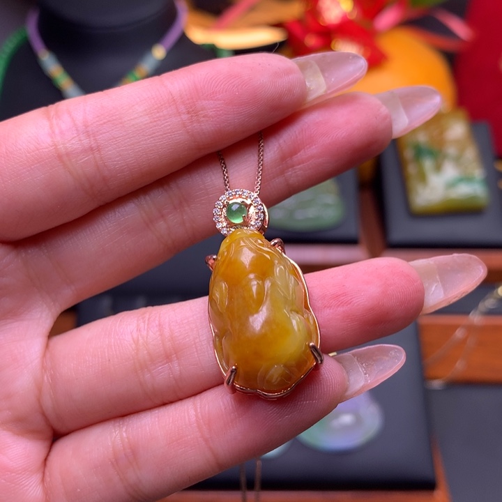 翡翠颈饰未镶嵌吊坠