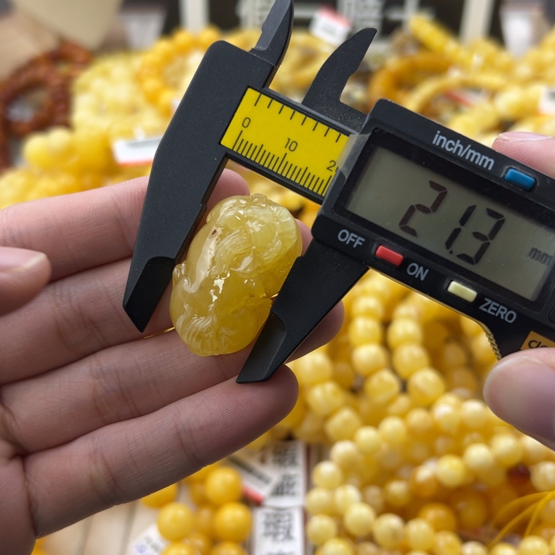 琥珀珠宝奇石未镶嵌