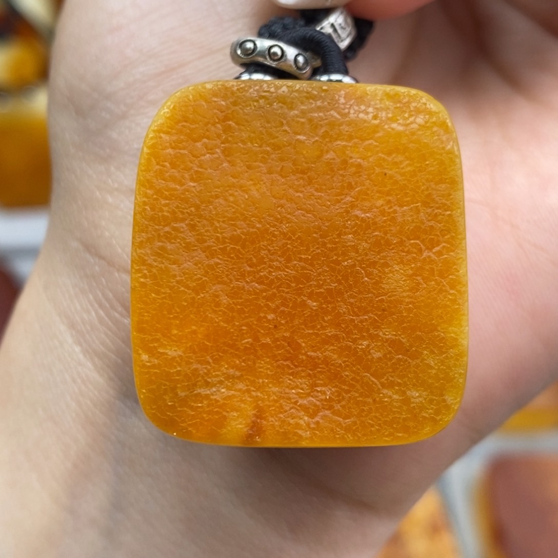 琥珀吊坠(赠链)未镶嵌