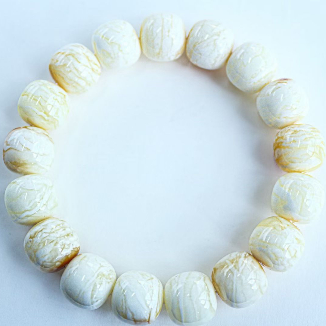 同料14m瓷白沁色虎皮老型手串，蜡质浓郁、颗颗虎皮顺纹