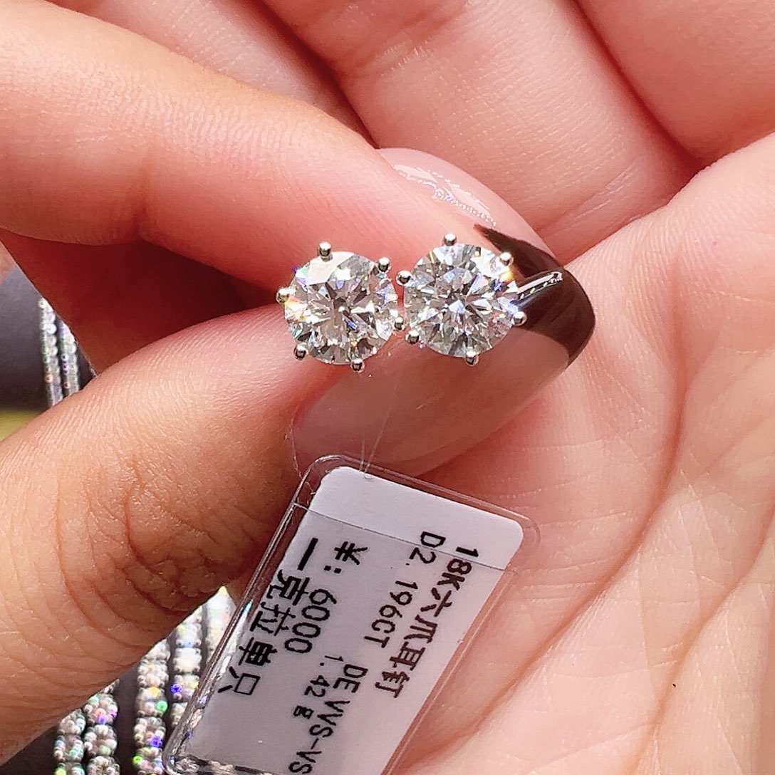 合成钻石颈饰18K金镶嵌