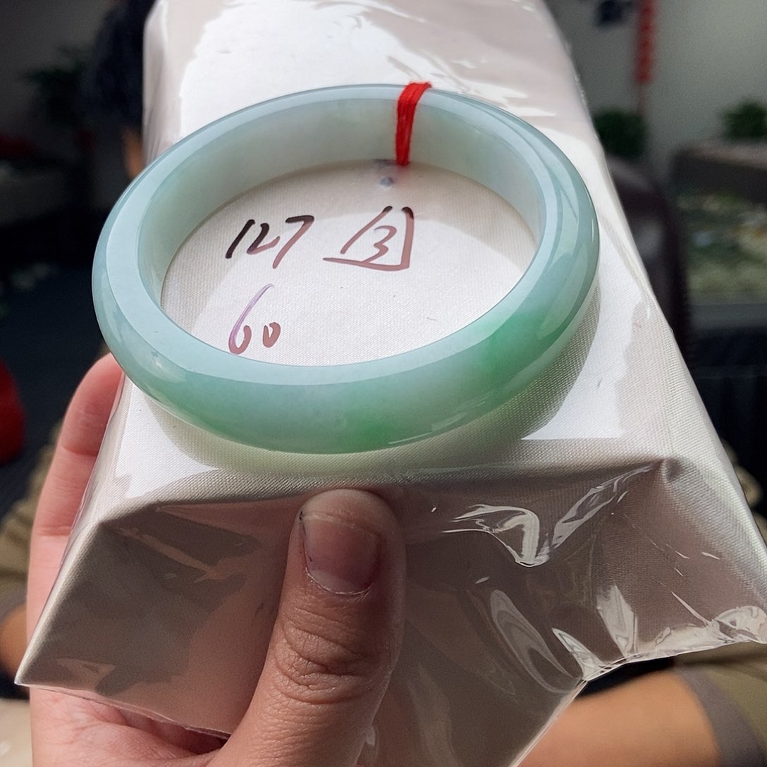 翡翠手镯未镶嵌拍一发一