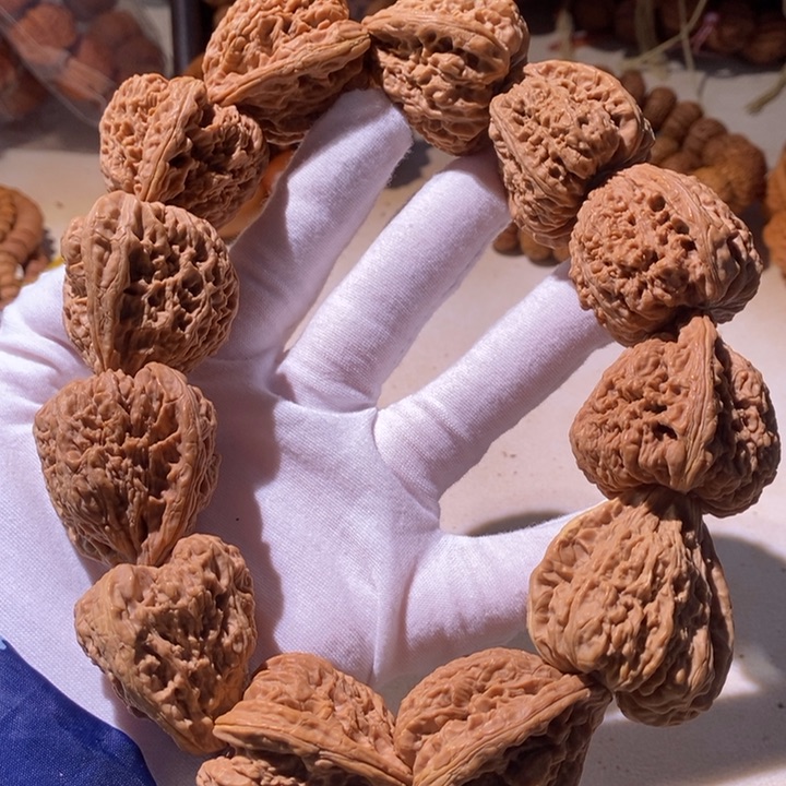 手串文玩核桃…………8