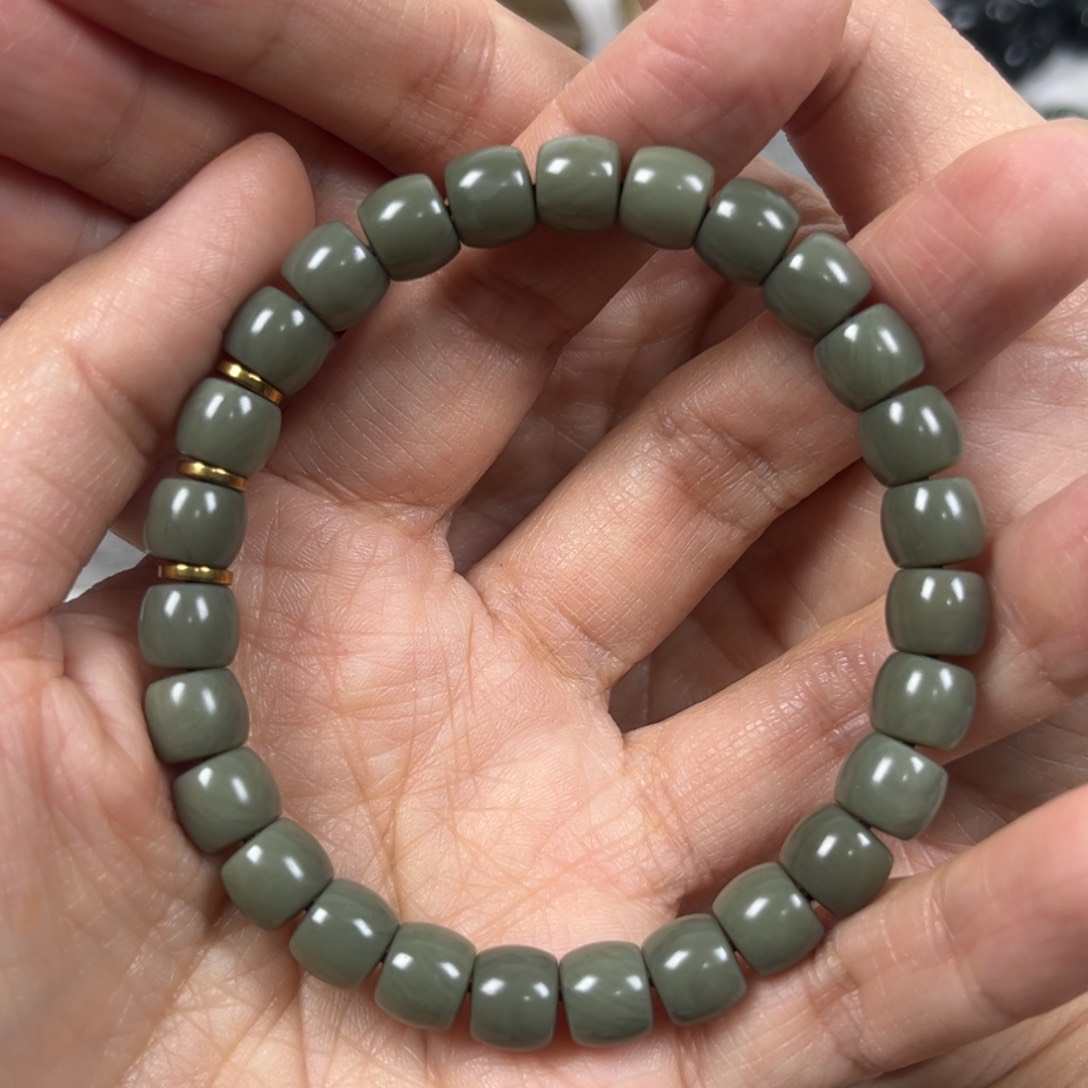 和田玉手链未镶嵌卡8直切