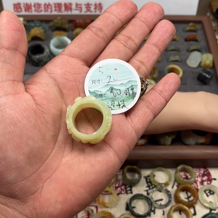 蛇纹石玉戒圈未镶嵌陀***哈