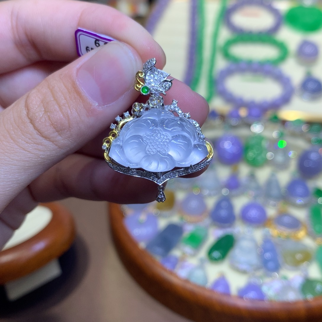 翡翠18K金镶嵌颈饰翡翠