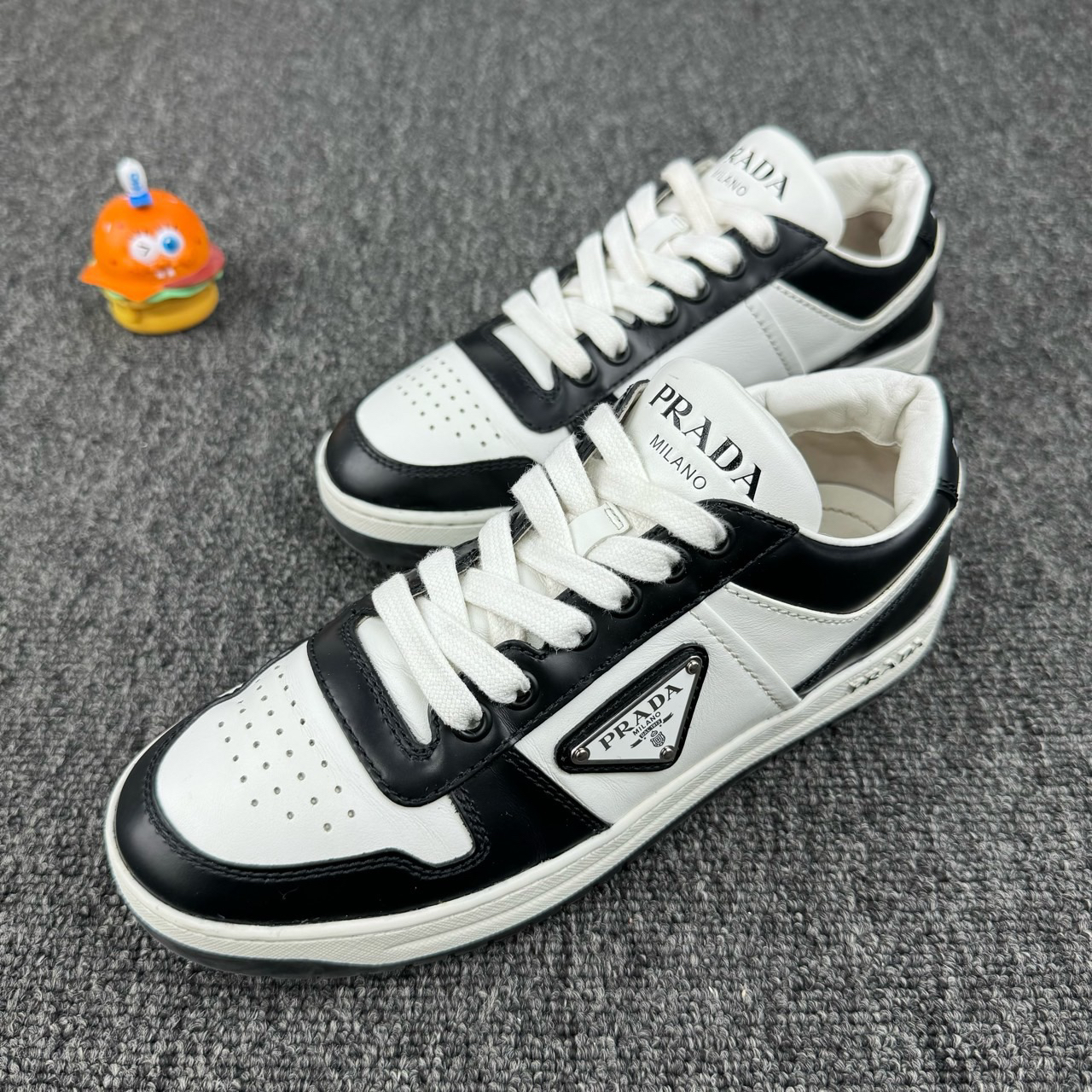 95新 Prada/普拉达 款式：Prada普拉达三角标板鞋 尺码：35.5 HB473