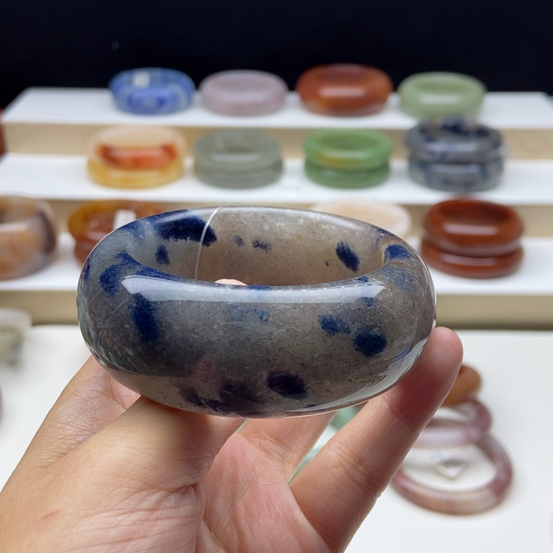 石英质玉手镯未镶嵌好**芦