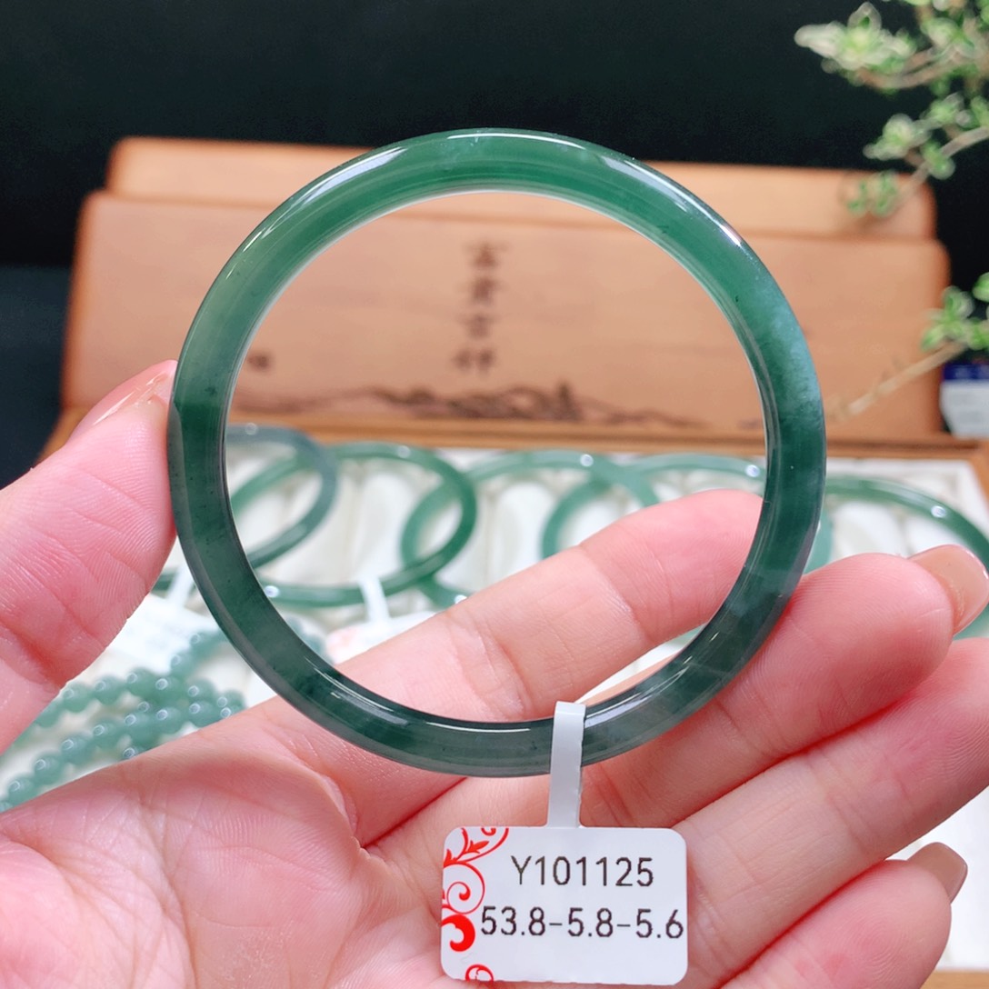 翡翠未镶嵌手镯天然