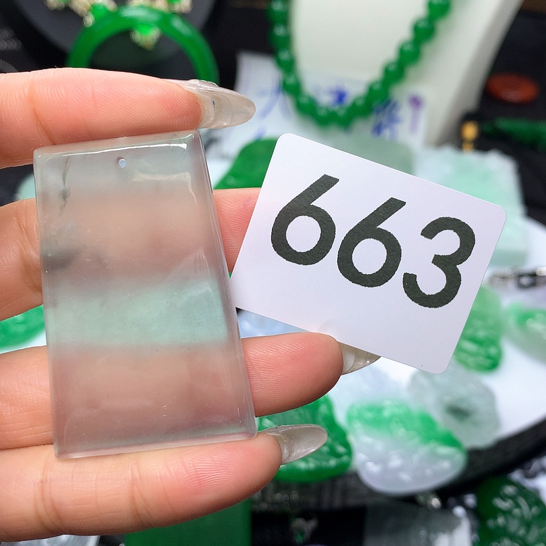 翡翠吊坠(赠链)未镶嵌