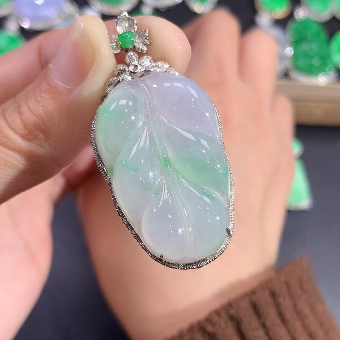 翡翠吊坠(赠链)18K金镶嵌