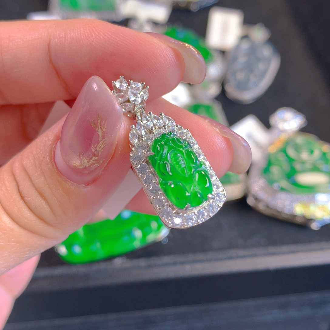 翡翠颈饰银S925镶嵌翡翠