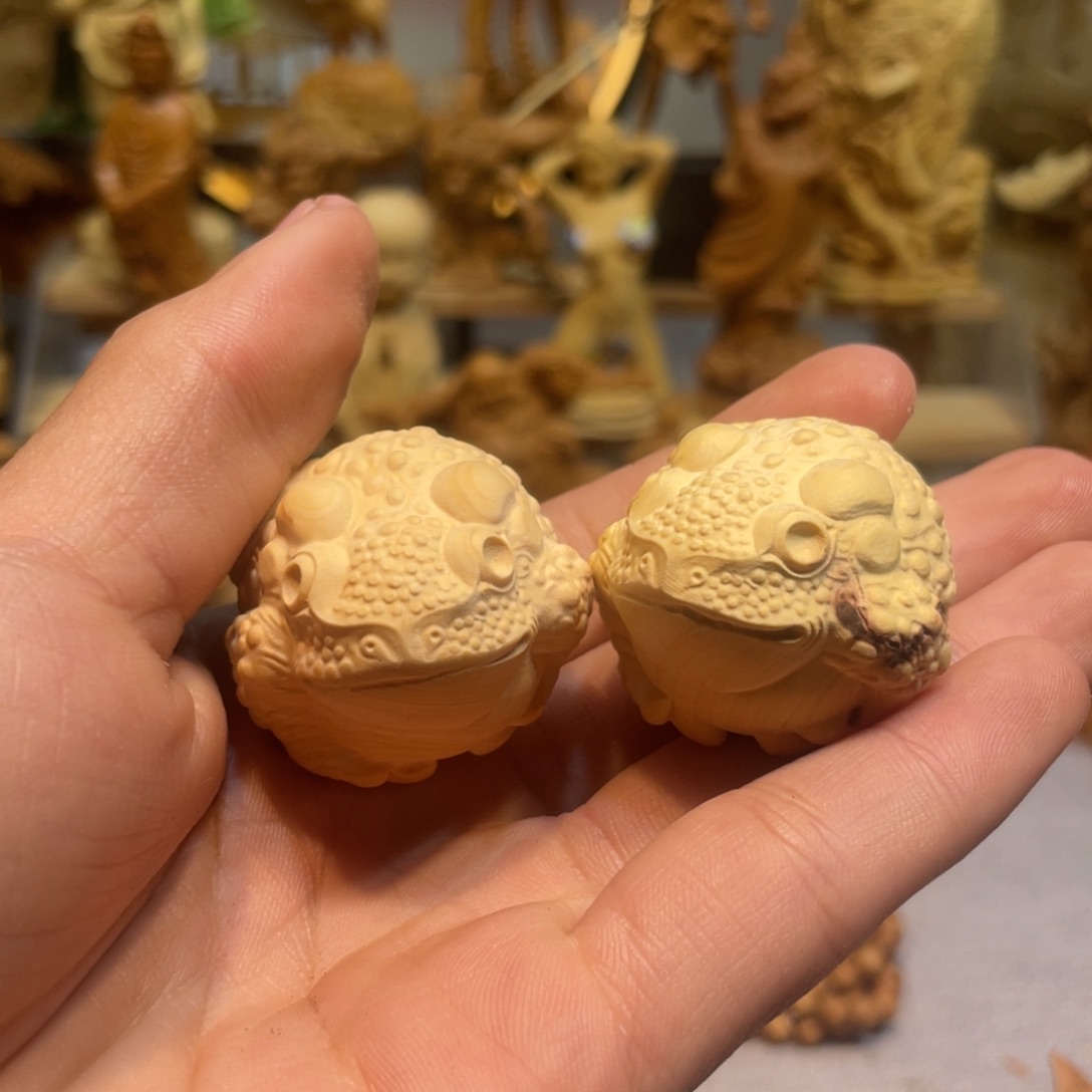 黄杨木黄杨木金蟾一对瑕疵