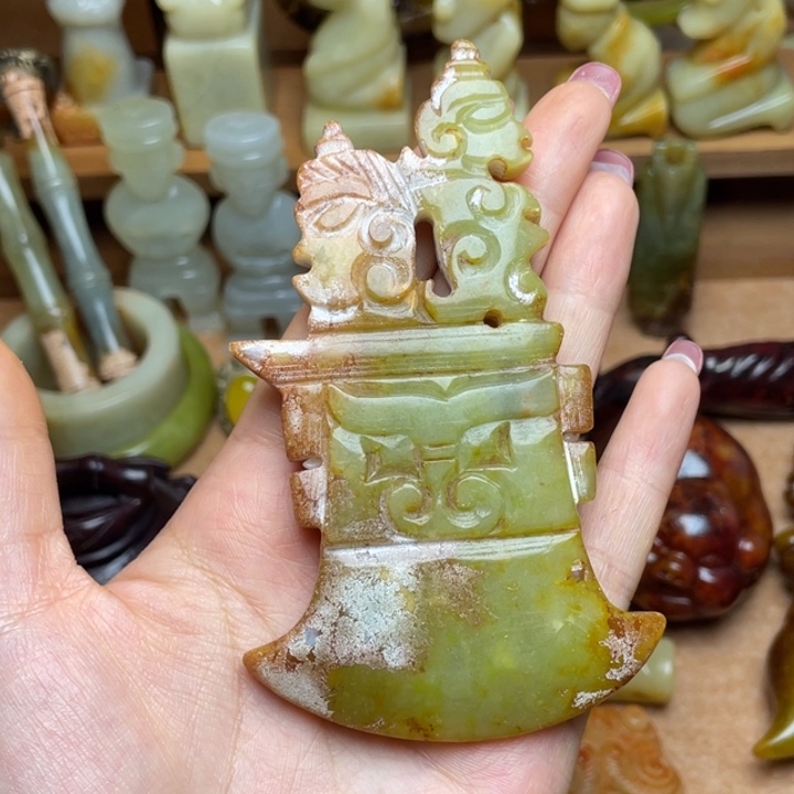 蛇纹石玉未镶嵌颈饰