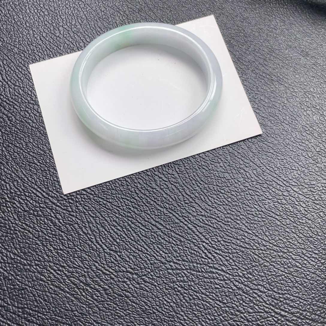 翡翠手镯未镶嵌翡翠