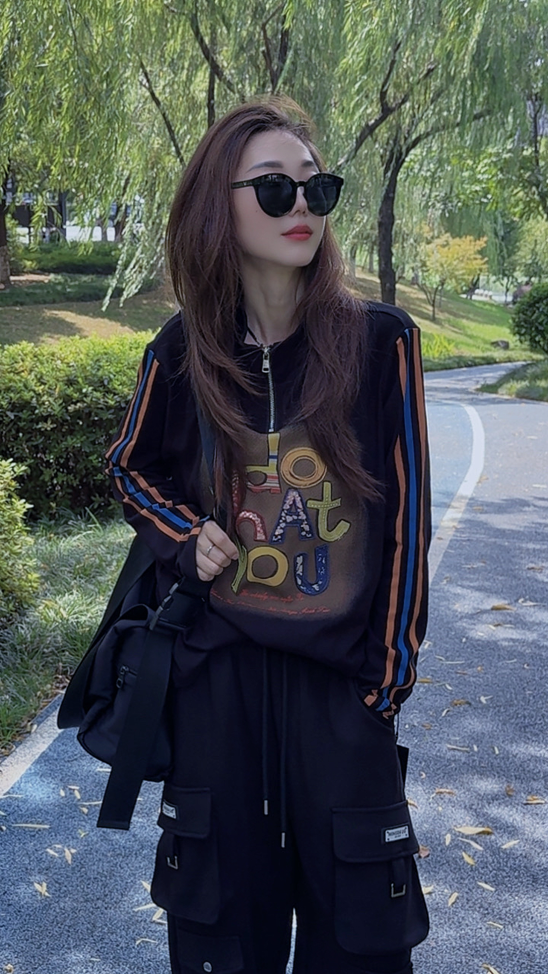 秋装新款立领拉链长袖卫衣打底百搭彩条拼接亮片字母个性百搭上衣