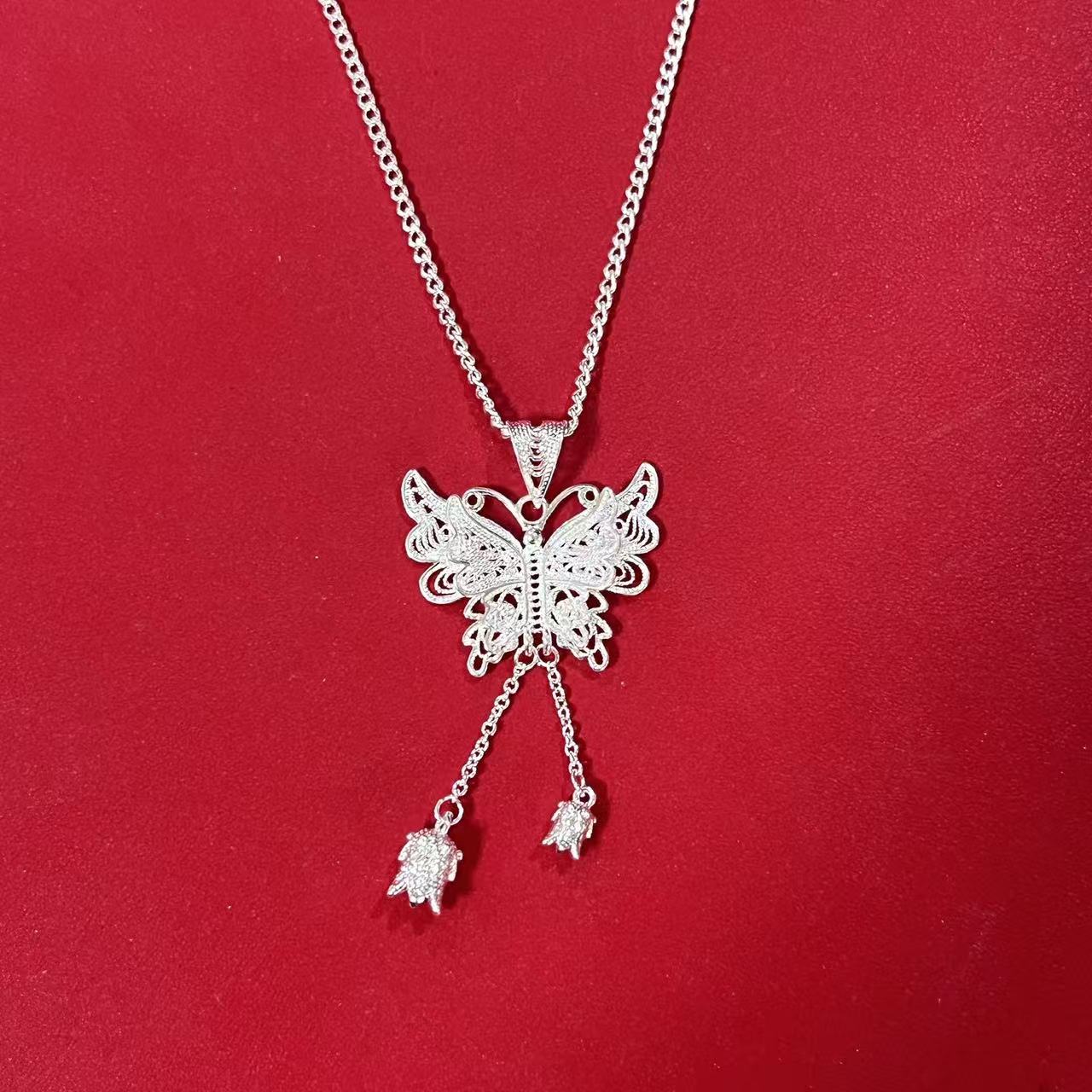  精致小众镂空蝴蝶铃兰花项链