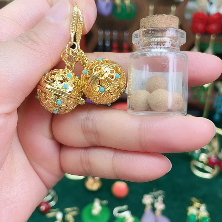 石英质玉合金耳钉