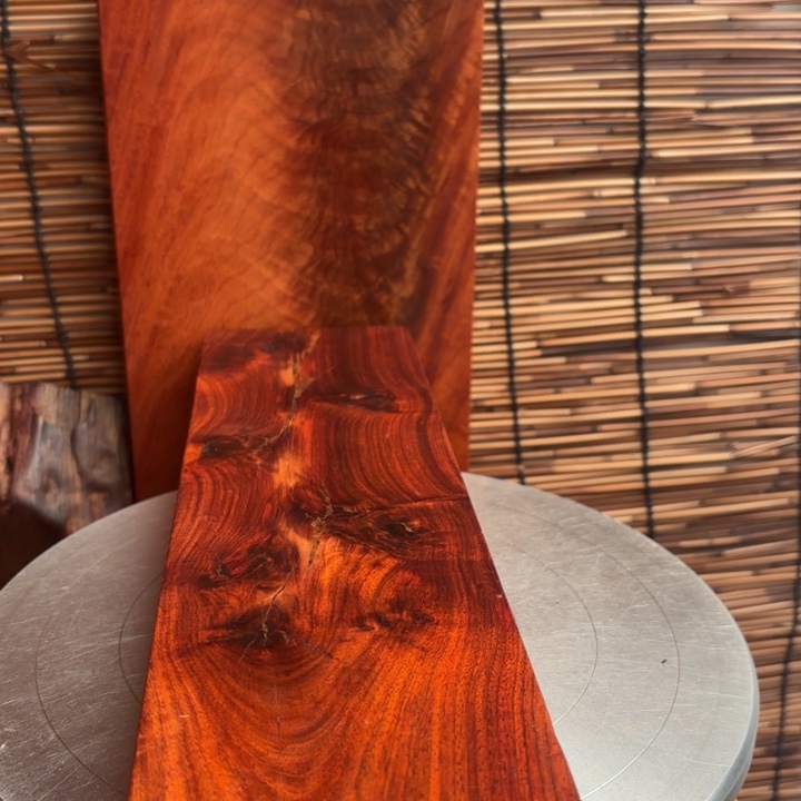 靖***哥大叶紫檀（黑酸枝木类）