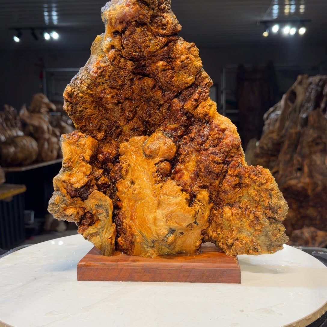 小***合木王一刀琥珀木摆件45