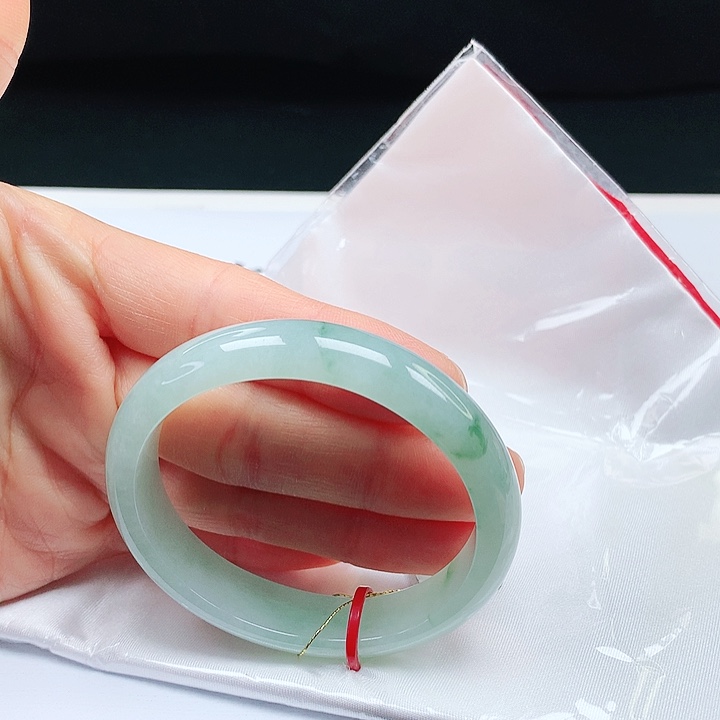 翡翠手镯未镶嵌53圈口贵妃