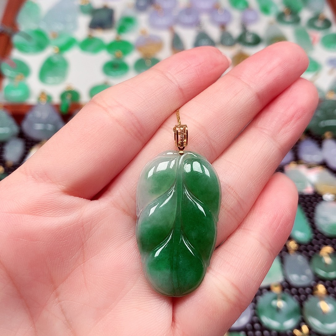 翡翠18K金镶嵌颈饰