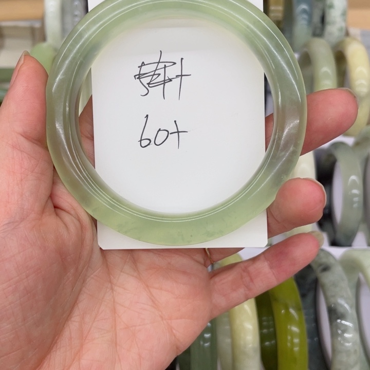 蛇纹石玉手镯未镶嵌茉*