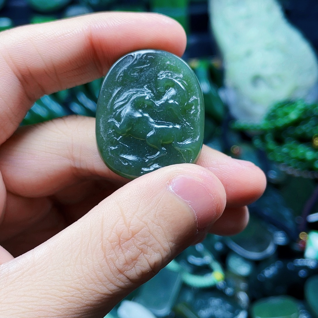 和田玉未镶嵌珠宝奇石