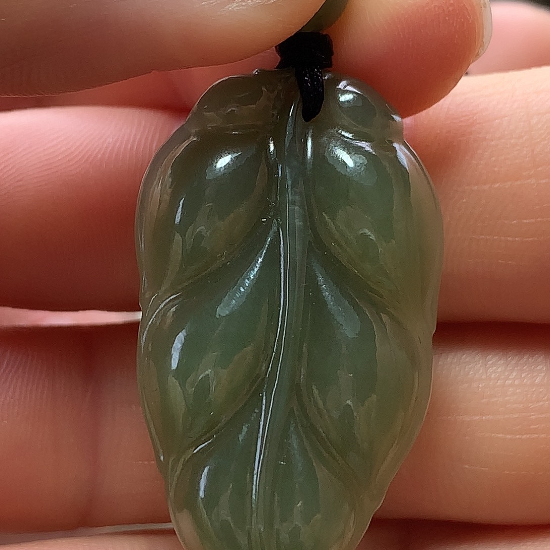 伍***子和田玉未镶嵌颈饰