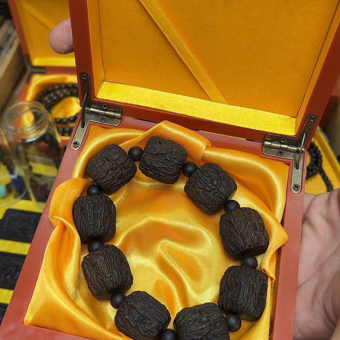 大叶紫檀（黑酸枝木类）