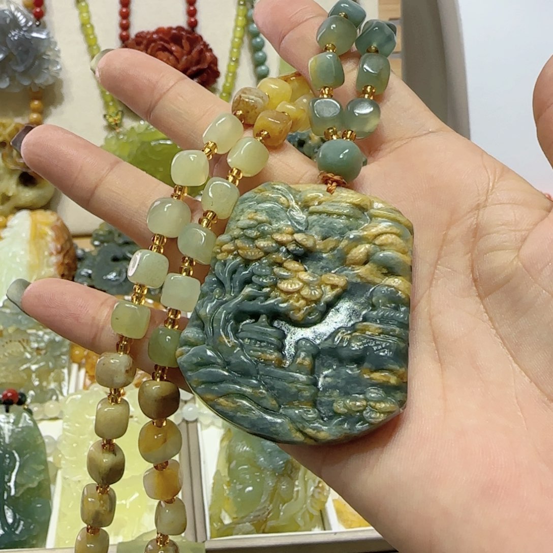 未镶嵌蛇纹石玉吊坠