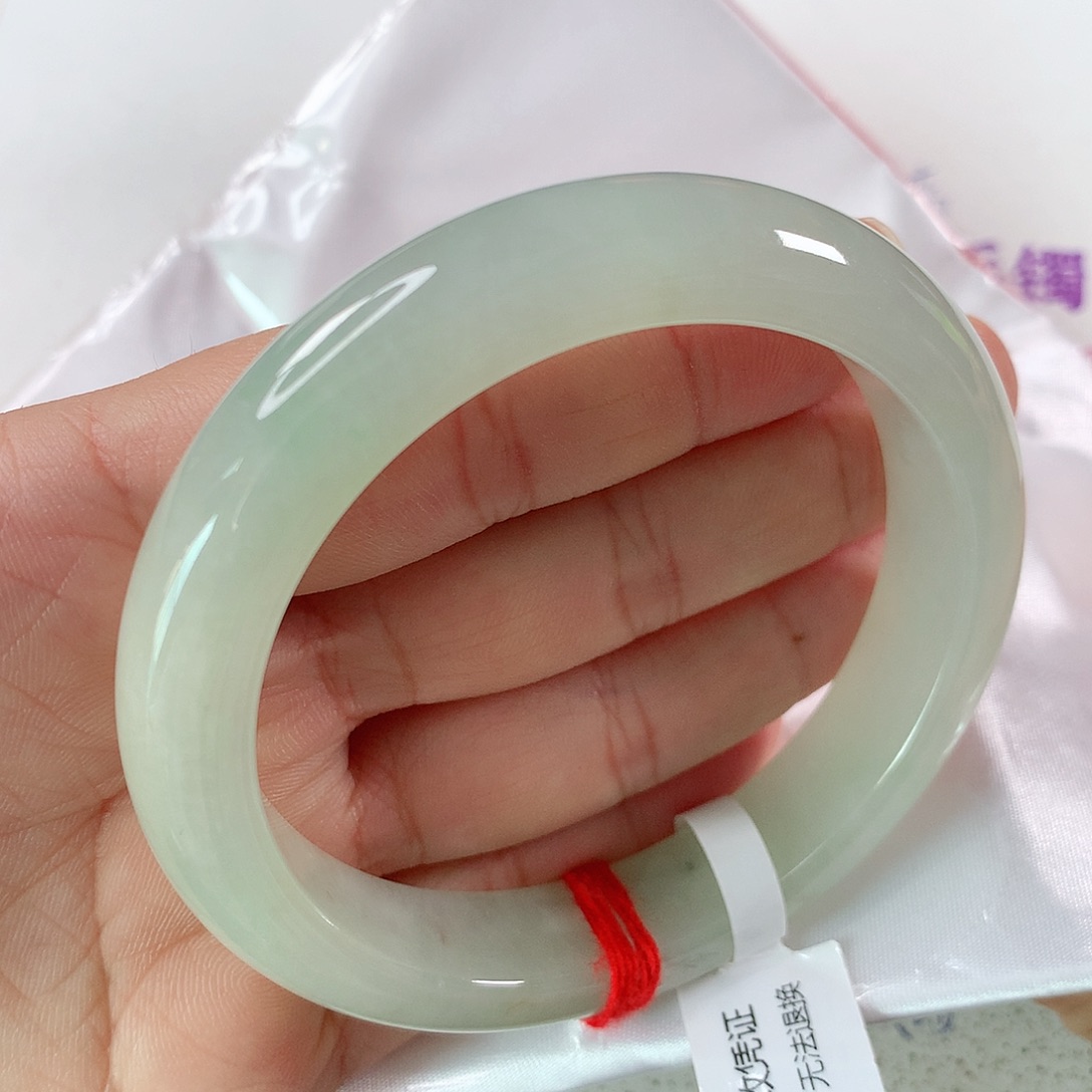 翡翠手镯未镶嵌①④⑧