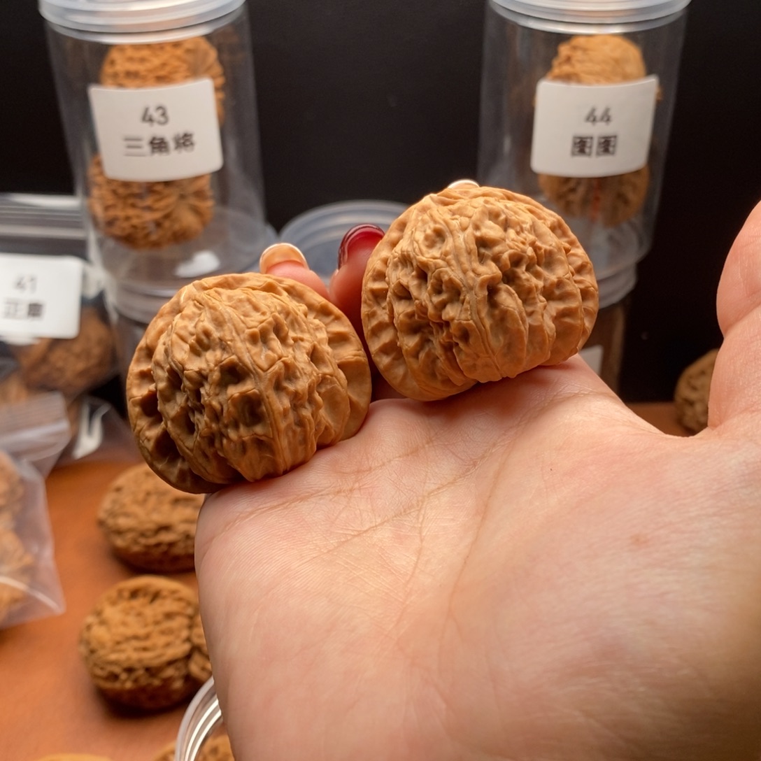 吊坠文玩核桃白狮子43文玩核桃把件