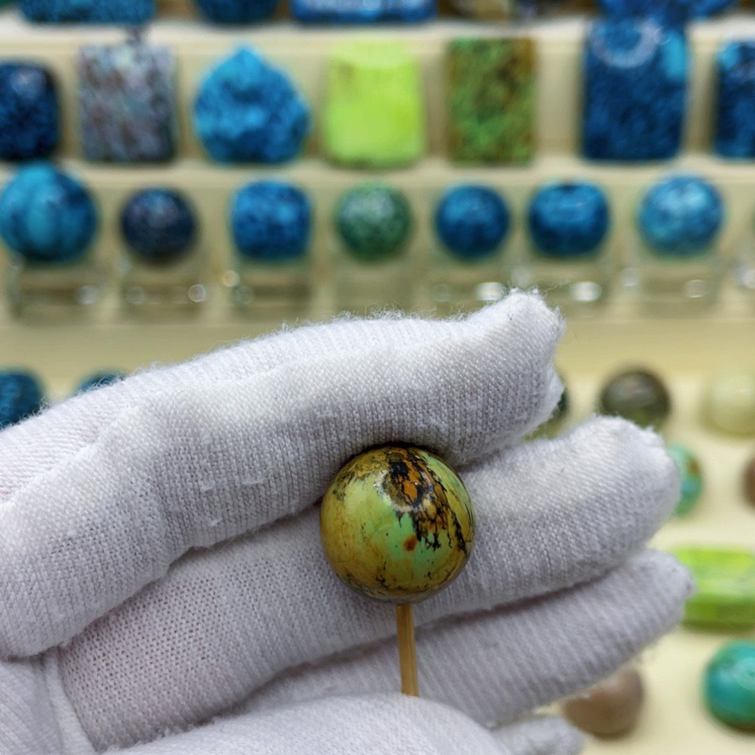 未镶嵌绿松石颈饰