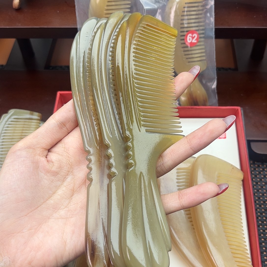 纯手工制作纯牛角梳子